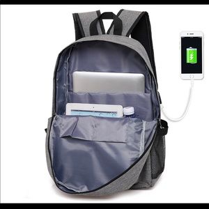 Smart Pack w/Cellphone USB Charging Port